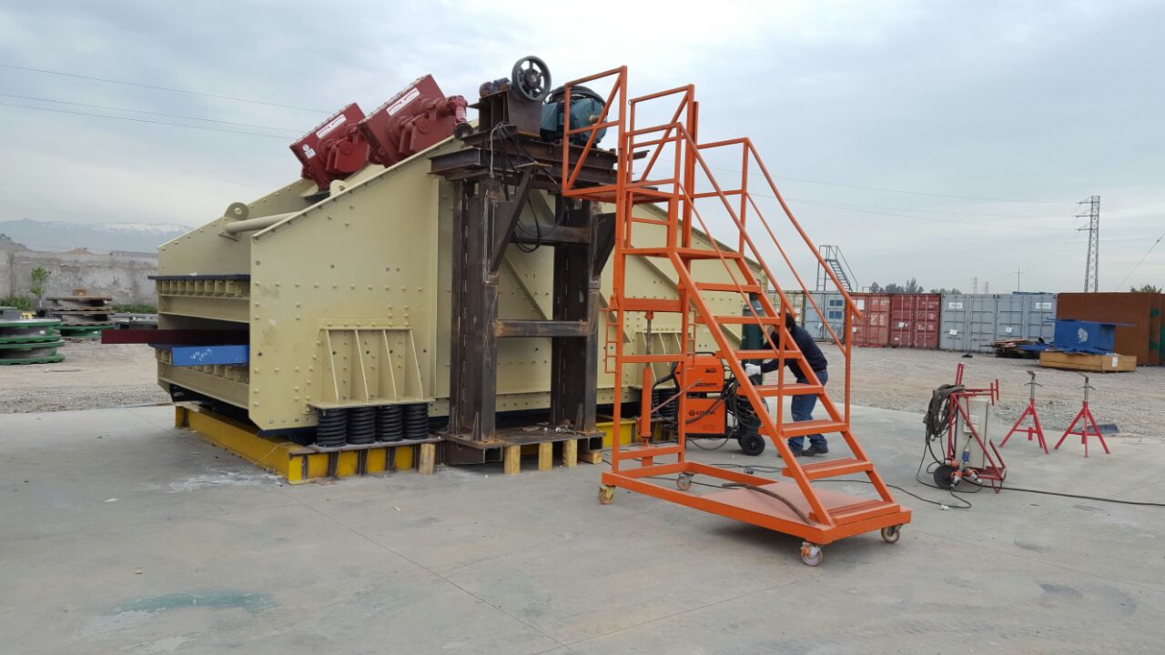 Harnero Linatex con revestimiento de poliurea spray terminado en taller — Kronos Mining